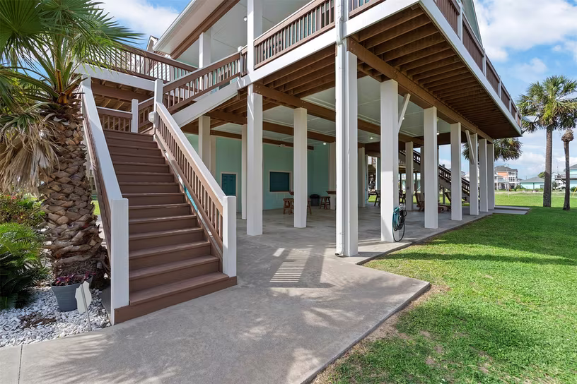 Photo 3 of 946 Raymond, Port Bolivar, TX