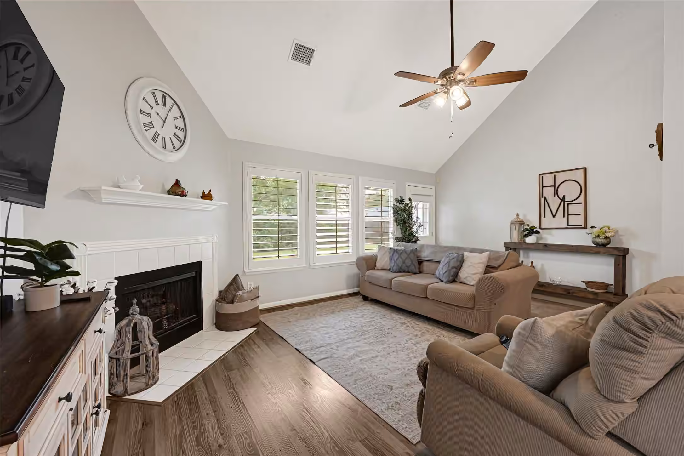 Photo 4 of 2814 Rolling Fog Drive, Friendswood, TX