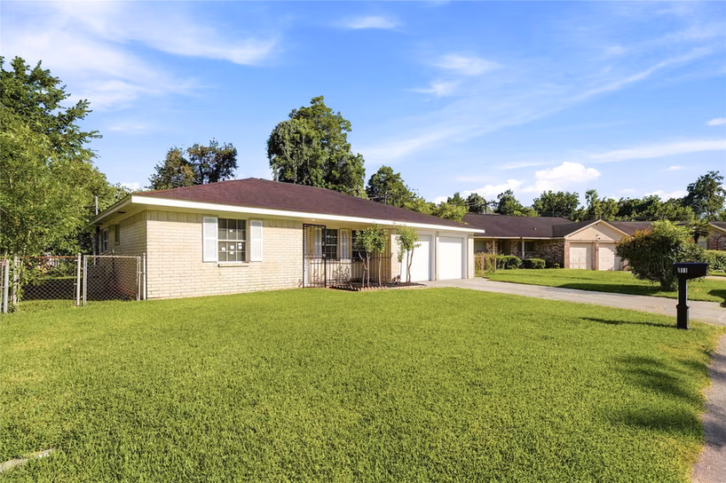 Photo 7 of 211 ESTELLE Circle, Texas City, TX