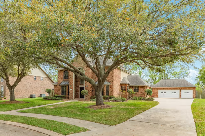 Photo 2 of 95 Rosewood Street, Lake Jackson, TX