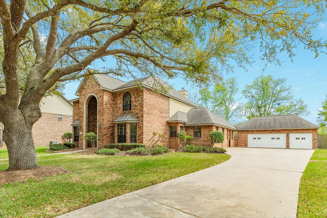 Photo 3 of 95 Rosewood Street, Lake Jackson, TX