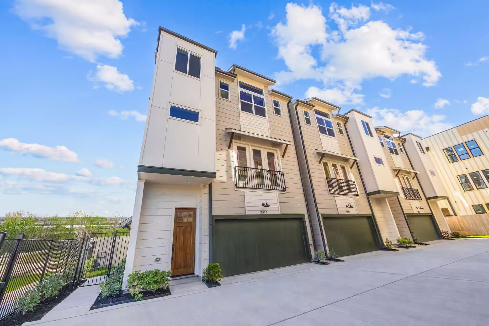 Photo 5 of 2810 Mills Street, Houston, TX