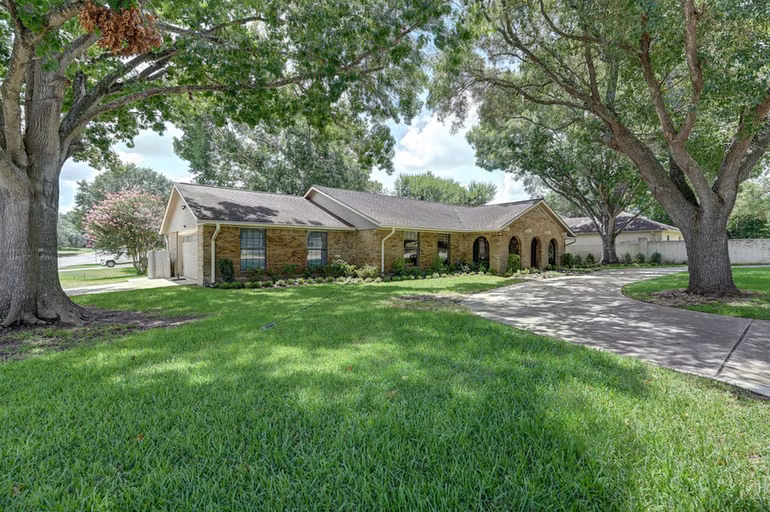 Photo of 204 E Stone Street, Brenham, TX 77833