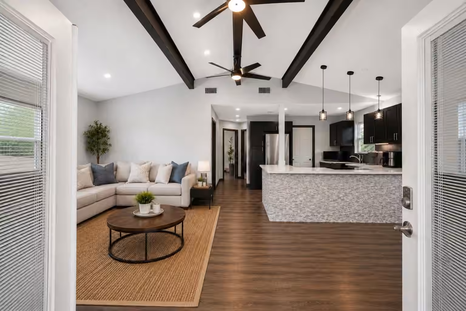 Photo 4 of 3802 Bayshore Drive, Bacliff, TX