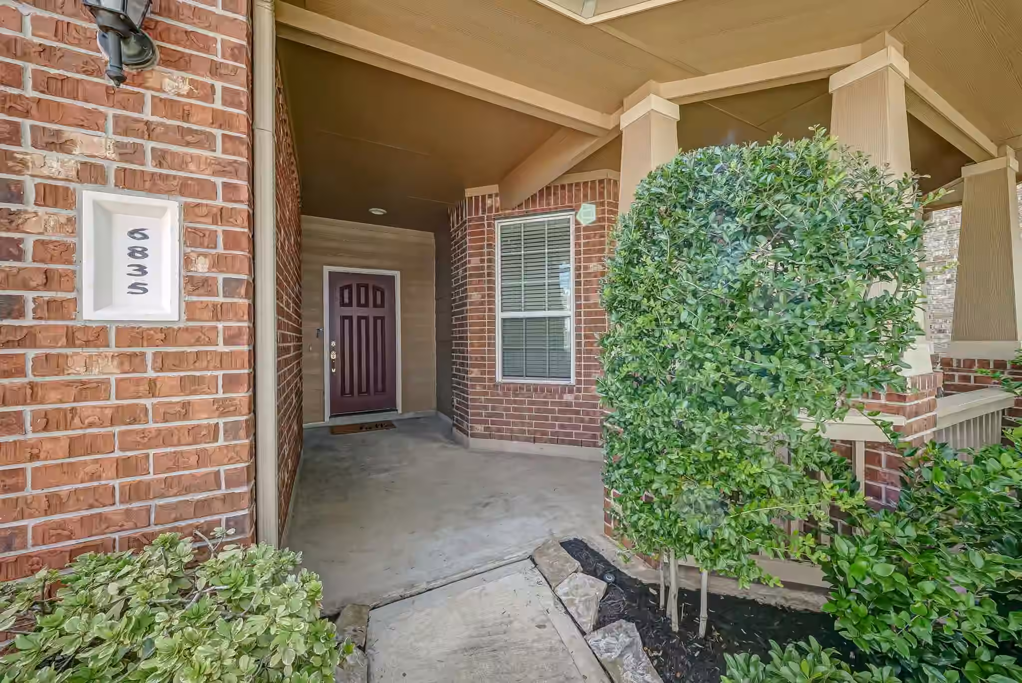 Photo 3 of 6835 Blue Glade Drive, Richmond, TX