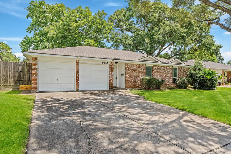 Photo 3 of 9666 Windswept Lane, Houston, TX