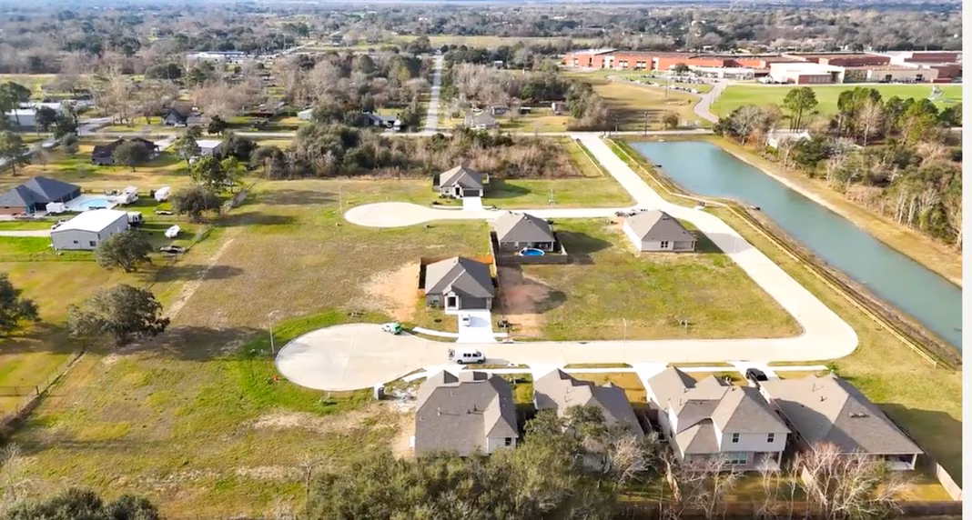 Photo 3 of 15823 Red Maple Lane, Santa Fe, TX