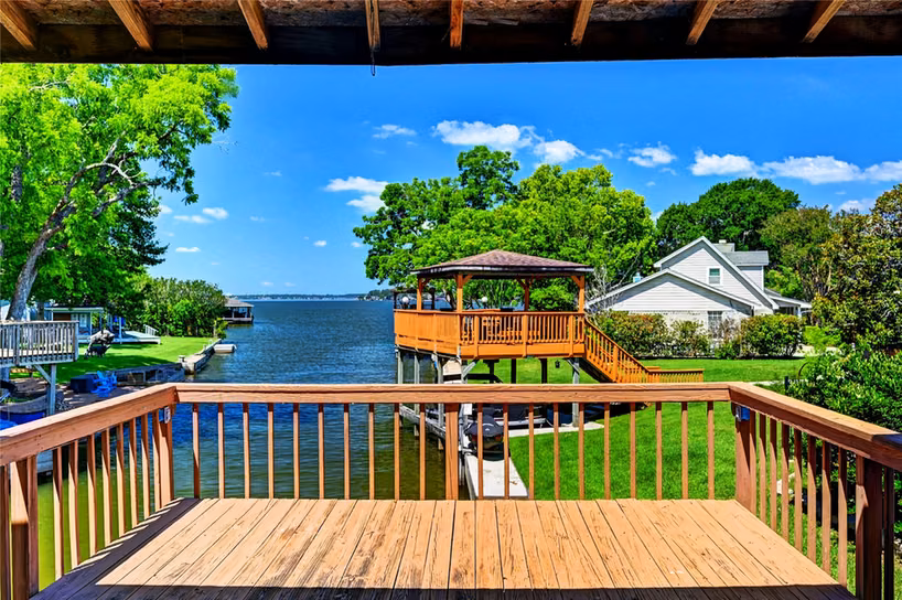 Photo 3 of 13586 Bunker Hill Drive, Willis, TX