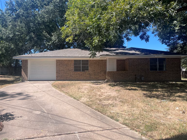 Photo of 211 Scott Court, Brenham, TX 77833