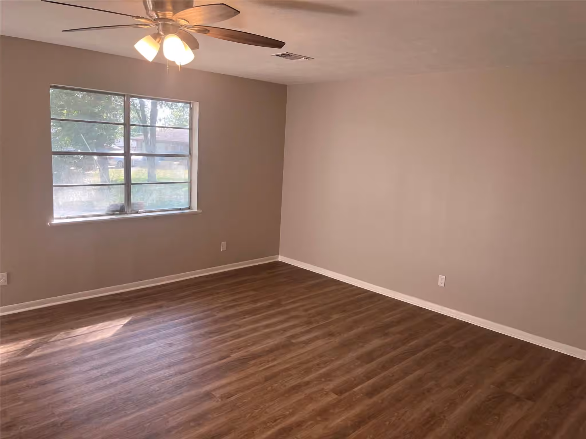 Photo 5 of 211 Scott Court, Brenham, TX