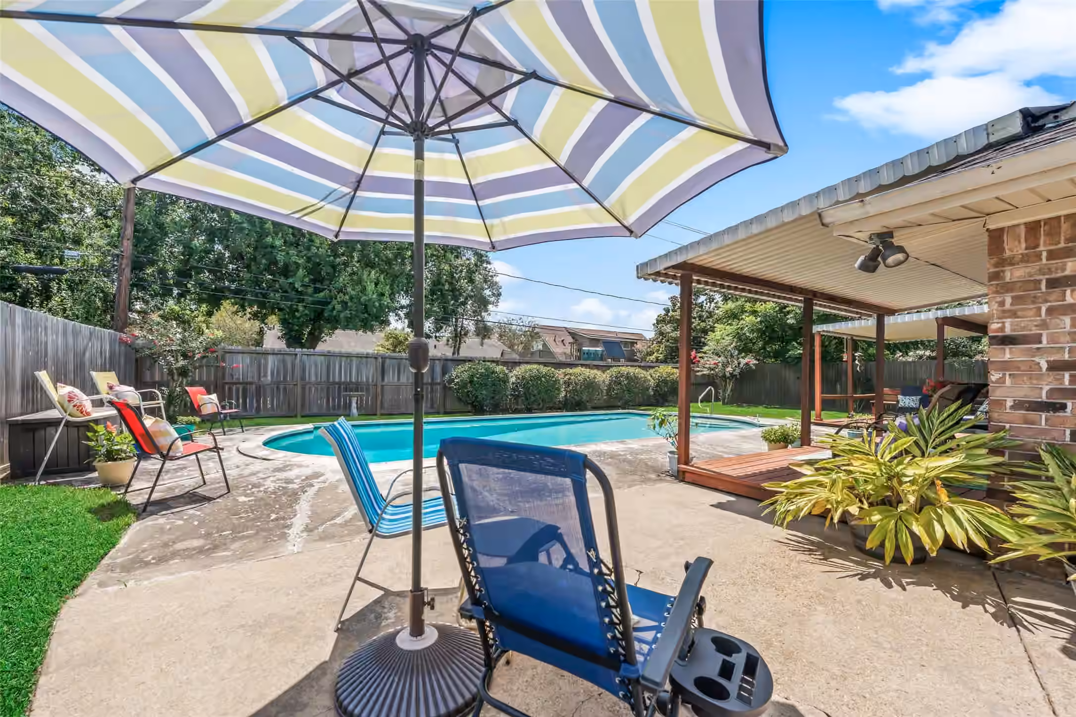 Photo 5 of 2111 Willow Boulevard, Pearland, TX