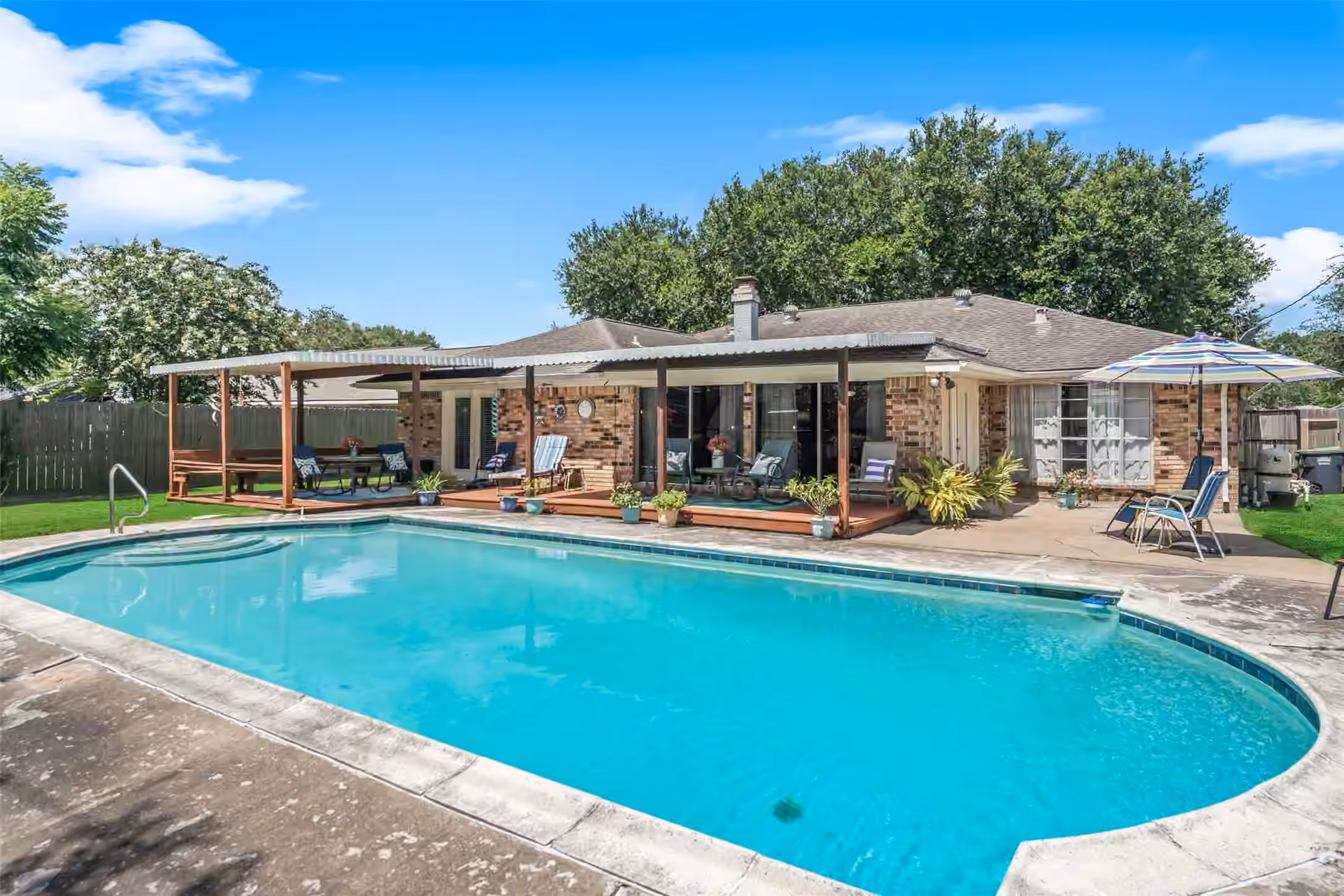 Photo 7 of 2111 Willow Boulevard, Pearland, TX
