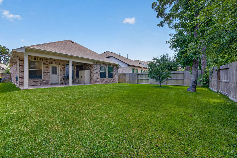 Photo 5 of 135 Winged Elm Court, Willis, TX