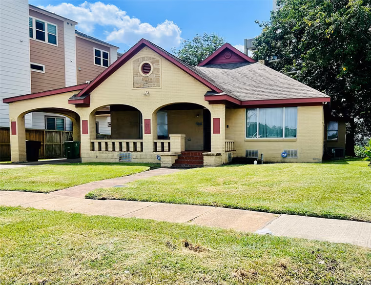 Photo 2 of 132 Carson Court, Houston, TX