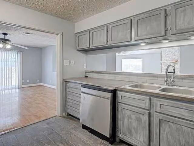 Photo 6 of 3610 Vineyard Drive, Houston, TX
