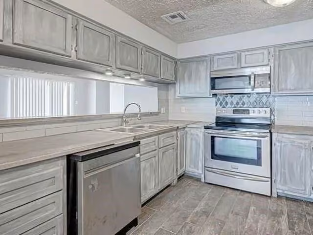 Photo 7 of 3610 Vineyard Drive, Houston, TX