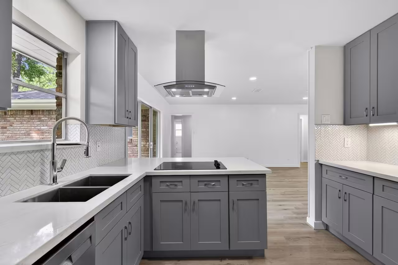 Photo 5 of 202 Oak Hollow Street, Conroe, TX