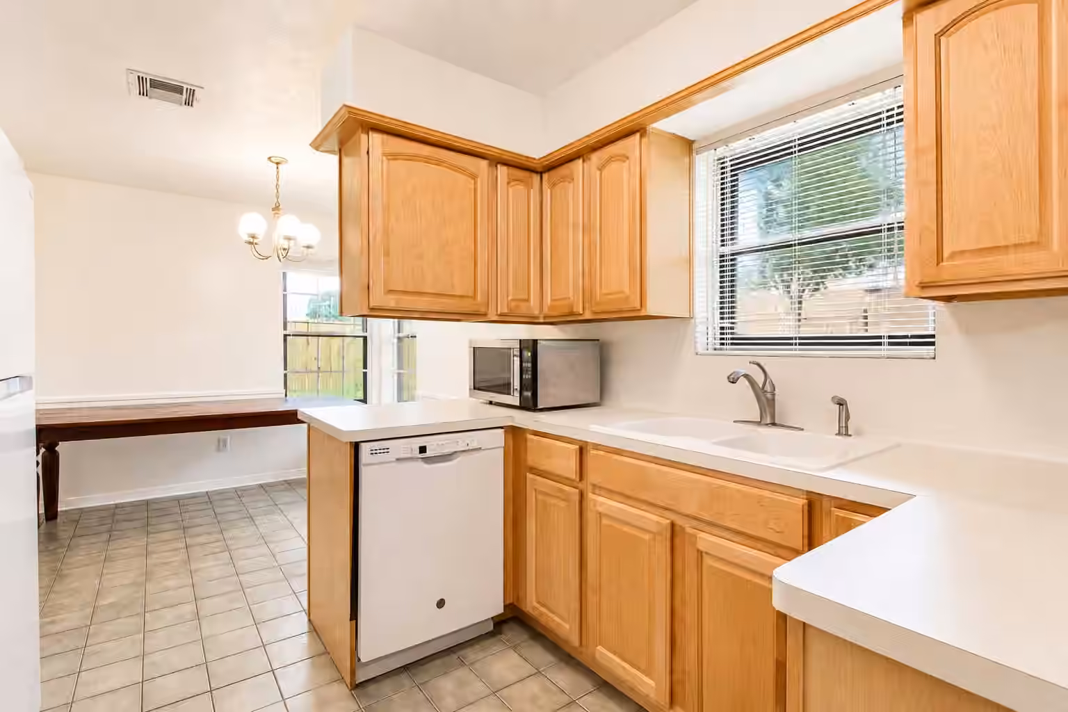 Photo 7 of 11011 Caribbean Lane, Houston, TX