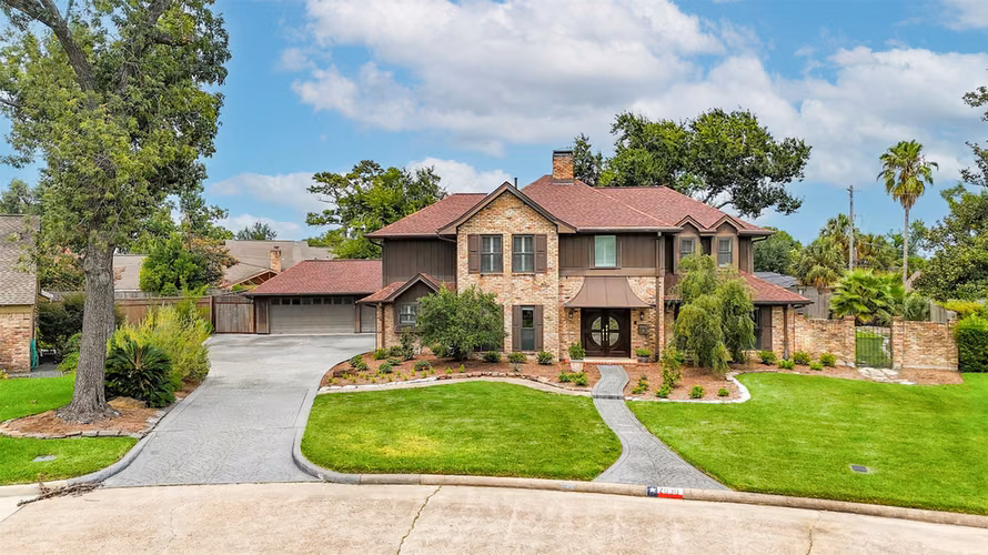 Photo 6 of 2030 Willowmoss Court, Houston, TX