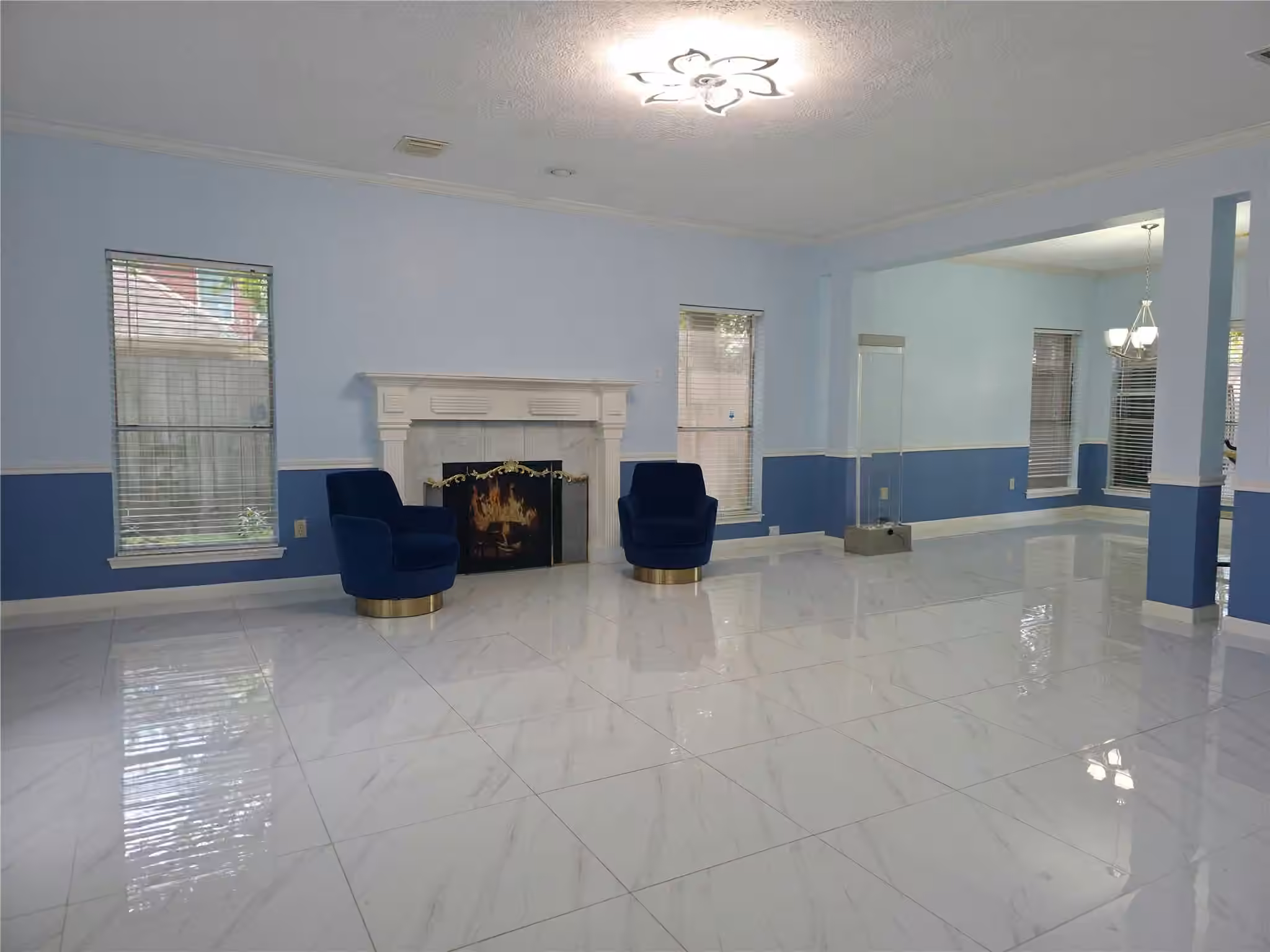 Photo 4 of 9726 New Kent Drive, Sugar Land, TX