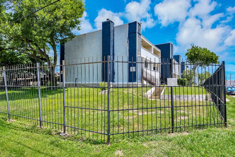 Photo 2 of 781 Country Place Drive 2043, Houston, TX