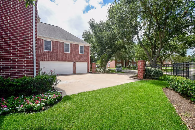 Photo 4 of 4202 Lakewood Court, Missouri City, TX