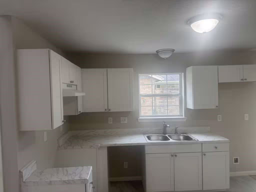 Photo 7 of 14911 Walters Road, Houston, TX