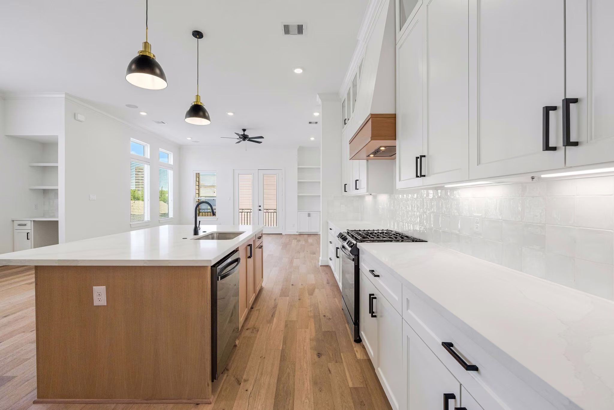 Photo 6 of 1607 W 25th Street, Houston, TX