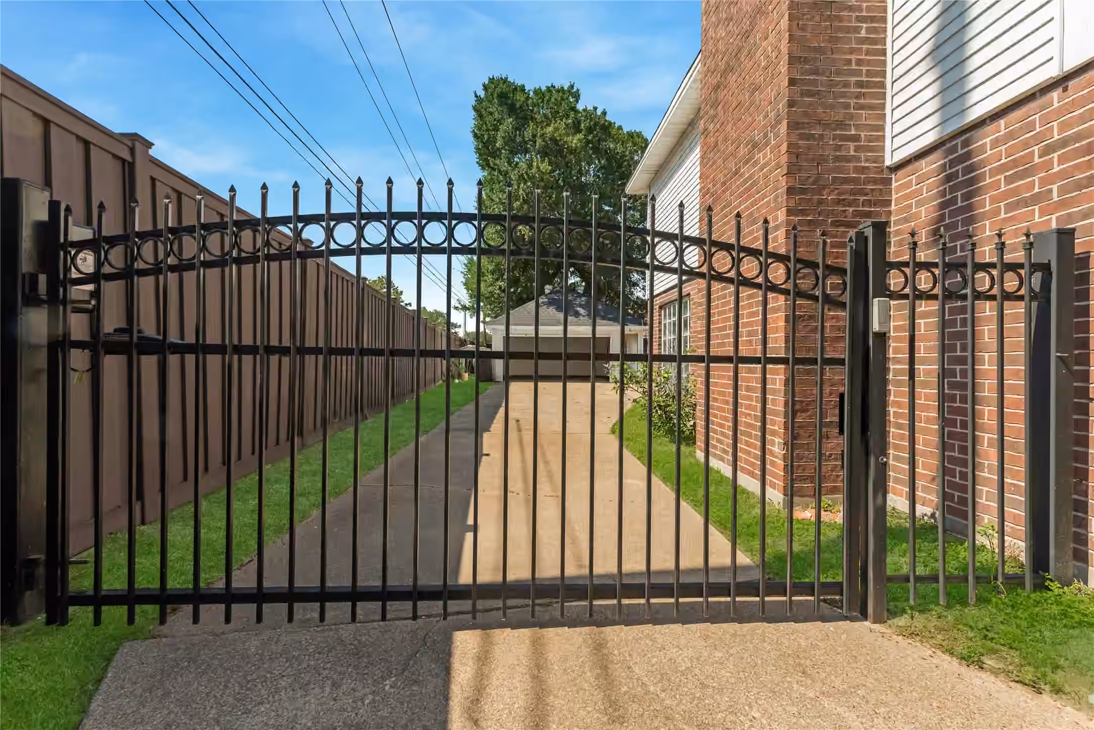 Photo 2 of 18318 Oakhampton Drive, Houston, TX