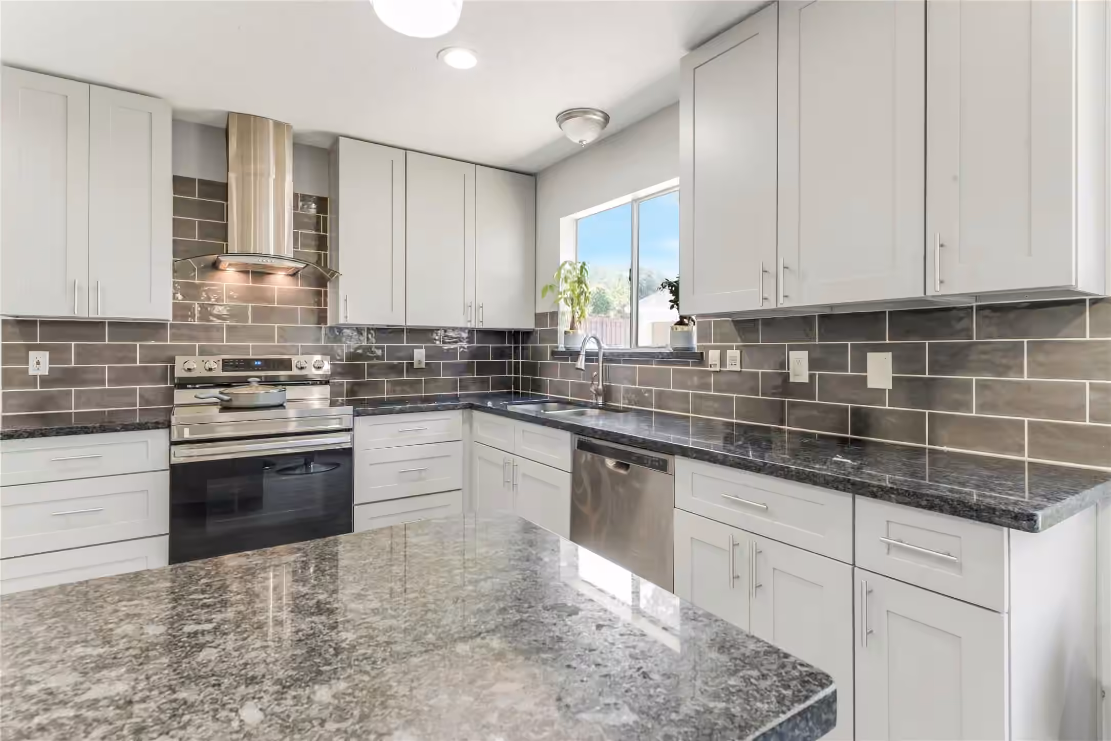 Photo 4 of 18318 Oakhampton Drive, Houston, TX