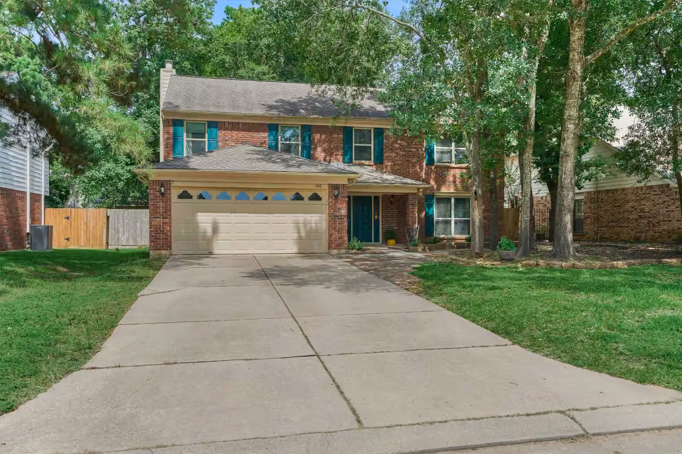 Photo 2 of 100 W Rainbow Ridge Circle, The Woodlands, TX