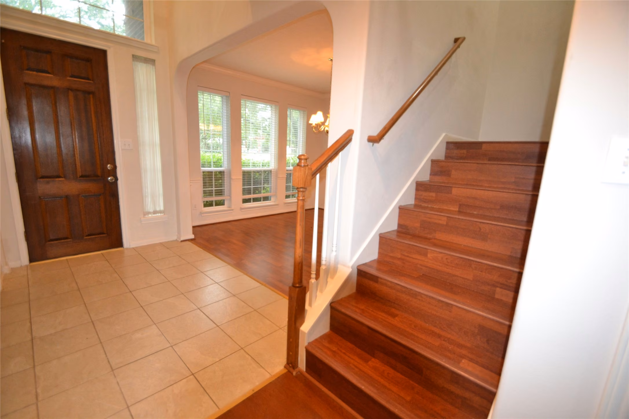 Photo 5 of 12110 LAUREL Court, Stafford, TX