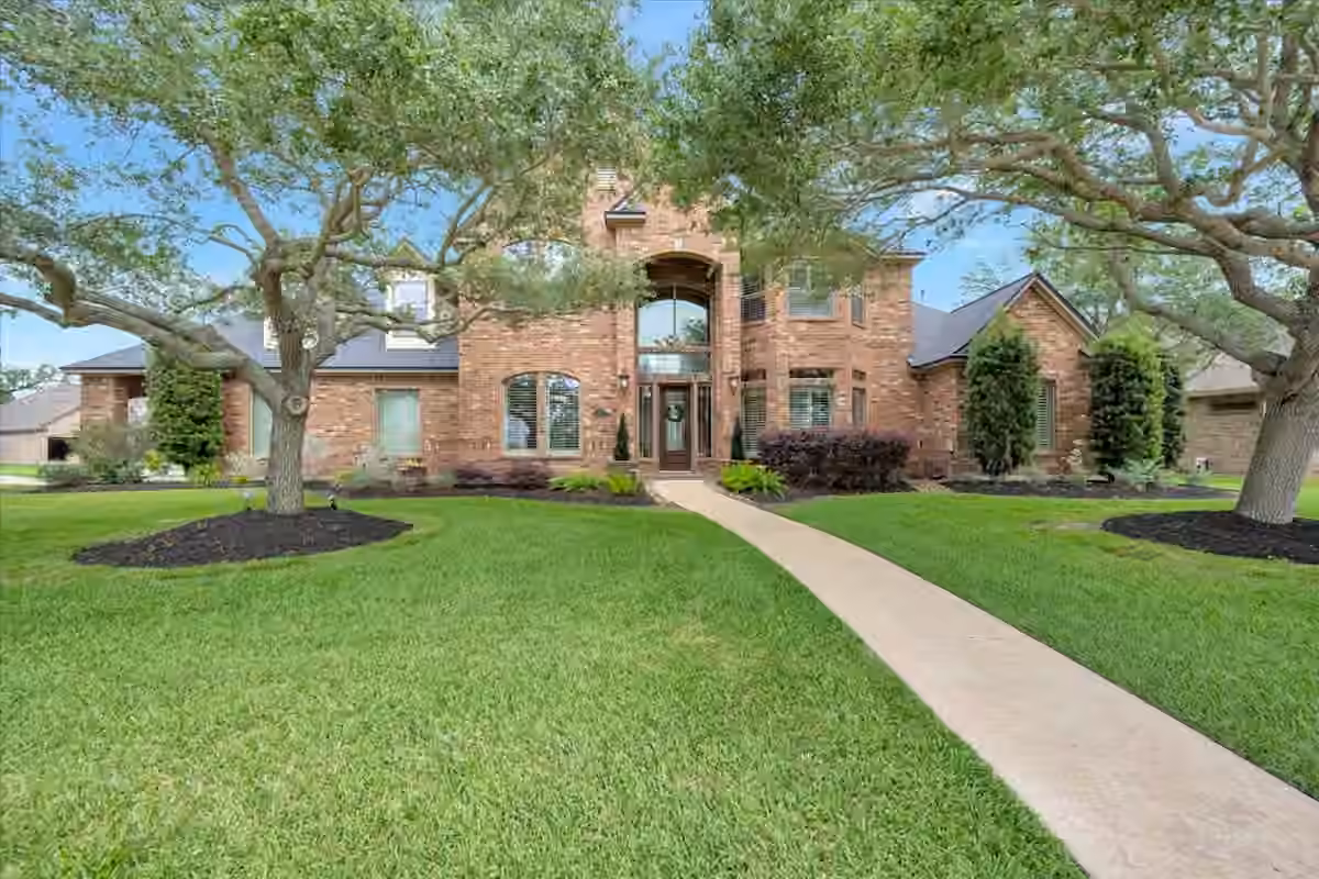 Photo 3 of 51 Deerwood Court, Lake Jackson, TX
