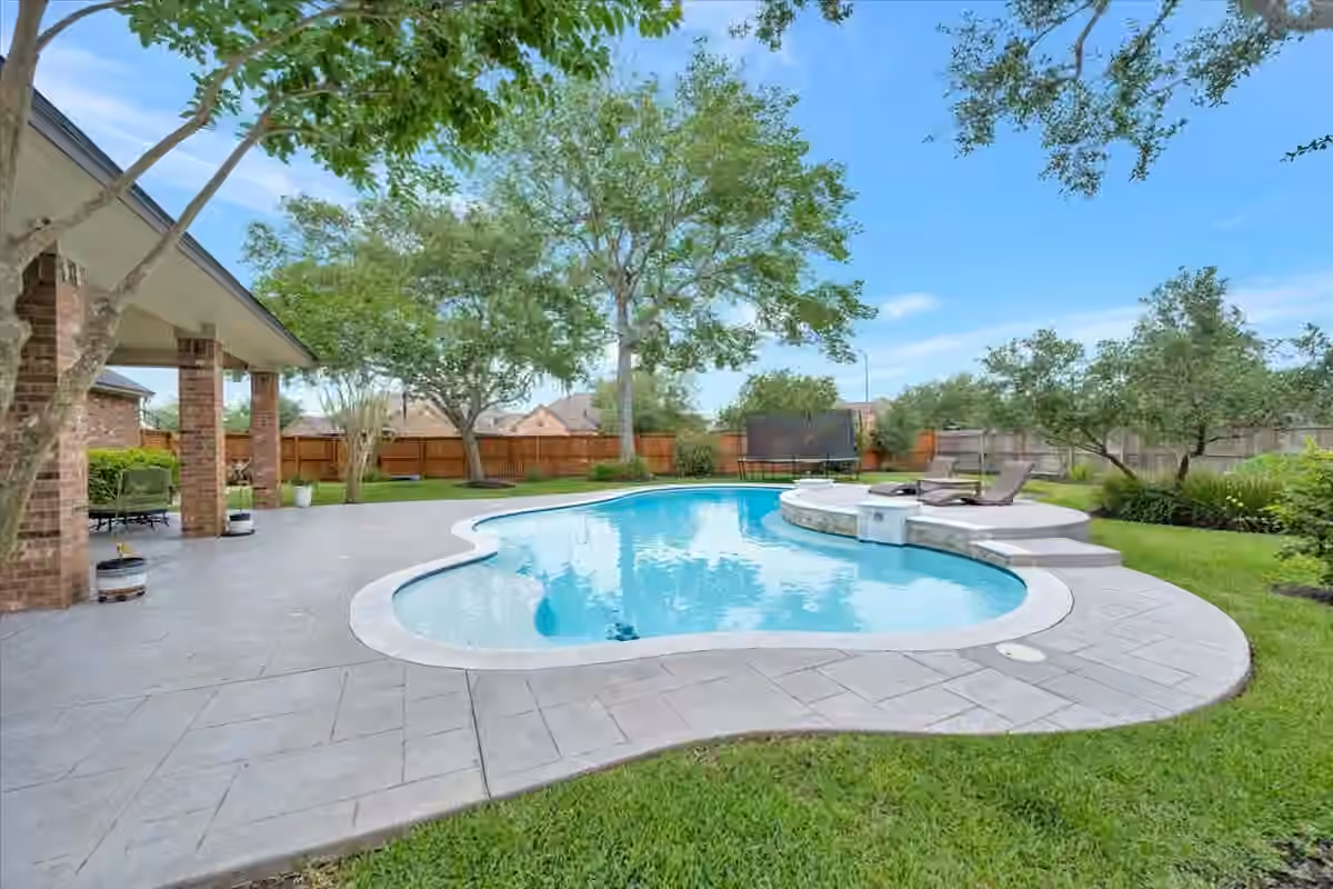 Photo 4 of 51 Deerwood Court, Lake Jackson, TX