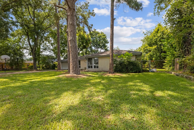 Photo 2 of 2818 Ellington Street, Houston, TX