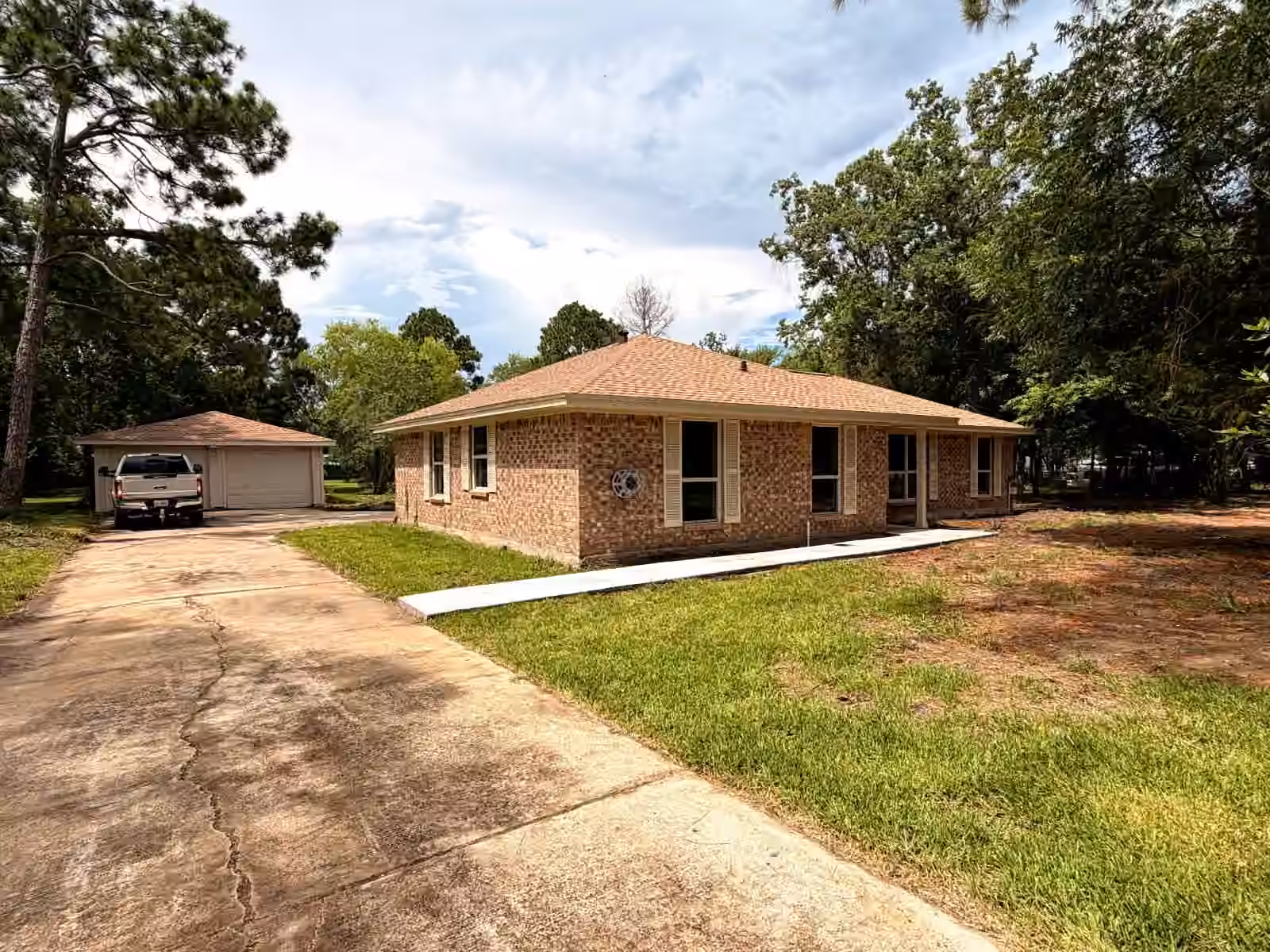 Photo 6 of 748 County Road 296d, Alvin, TX
