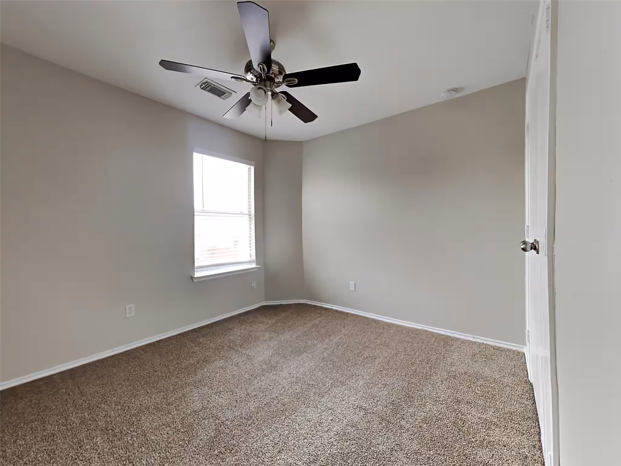 Photo 3 of 427 Remington Creek Drive, Houston, TX