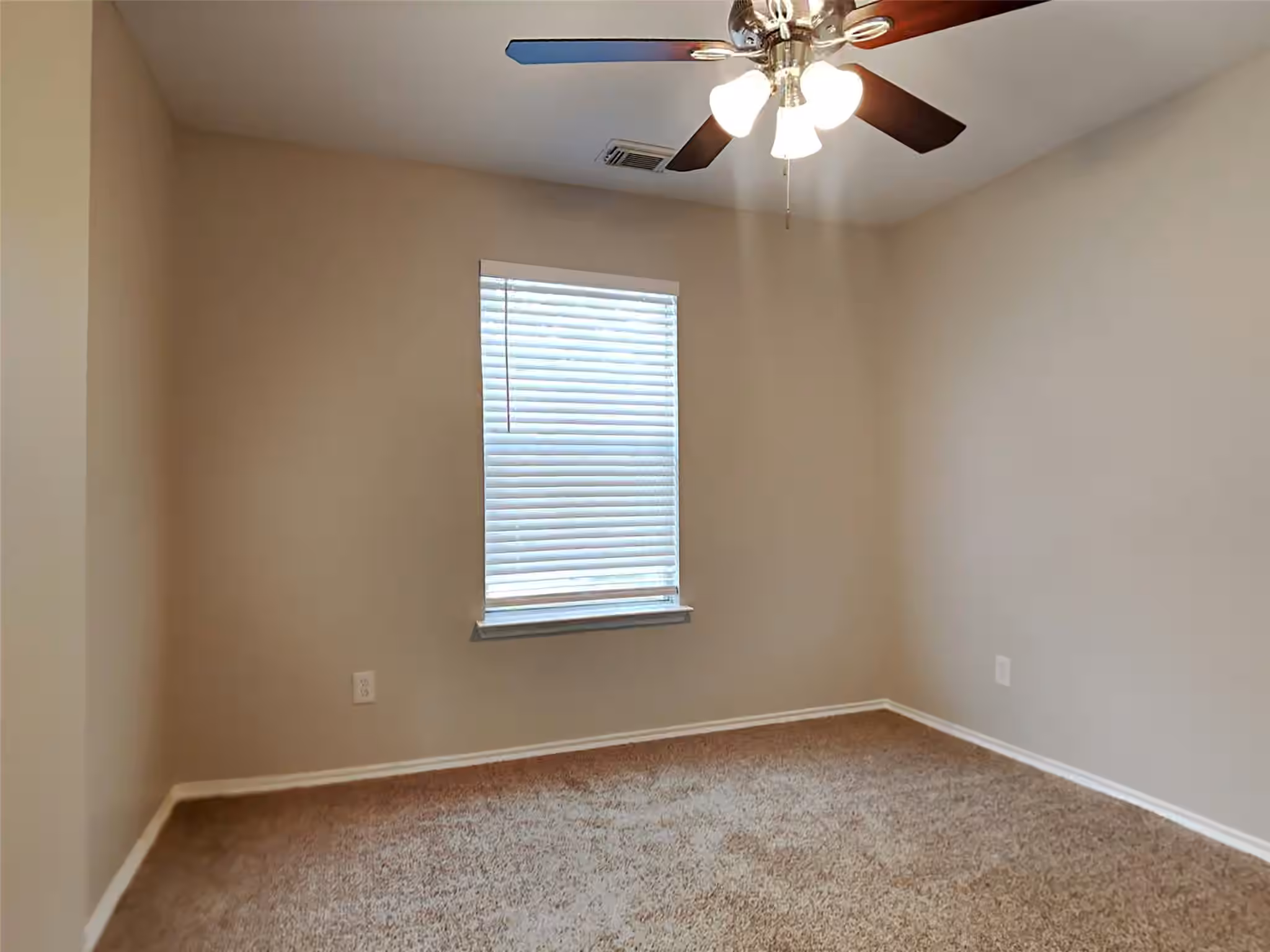 Photo 4 of 427 Remington Creek Drive, Houston, TX