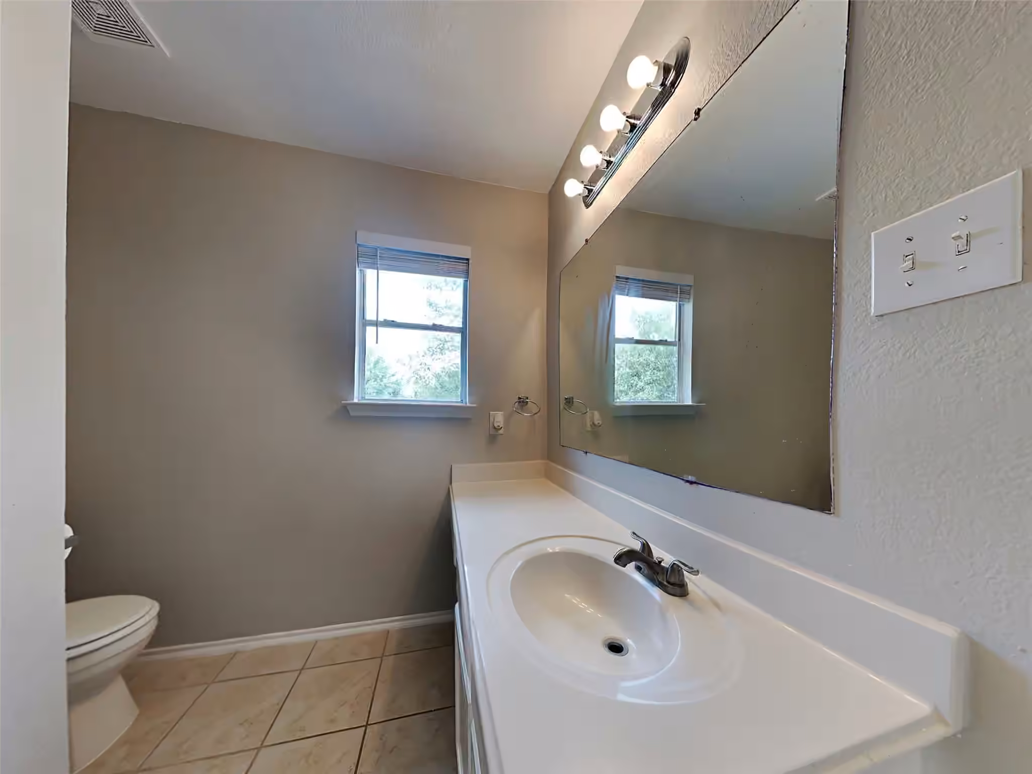 Photo 7 of 427 Remington Creek Drive, Houston, TX