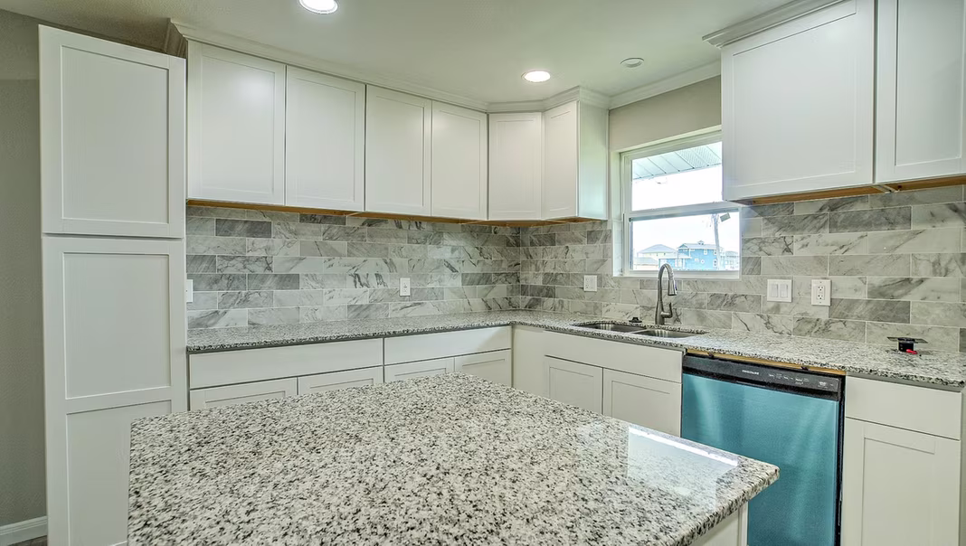Photo 5 of 13131 Buccaneer Parkway, Freeport, TX