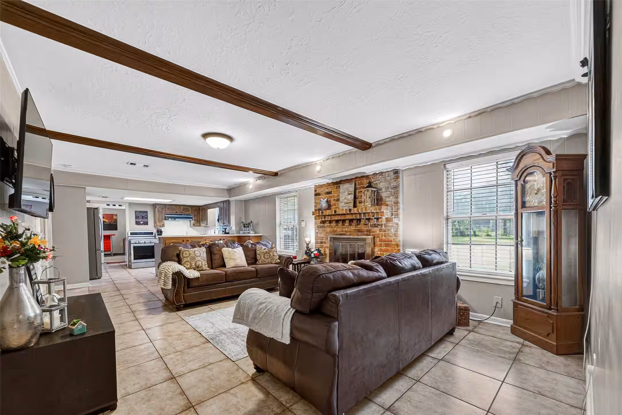 Photo 4 of 4004 Longherridge Drive, Pearland, TX