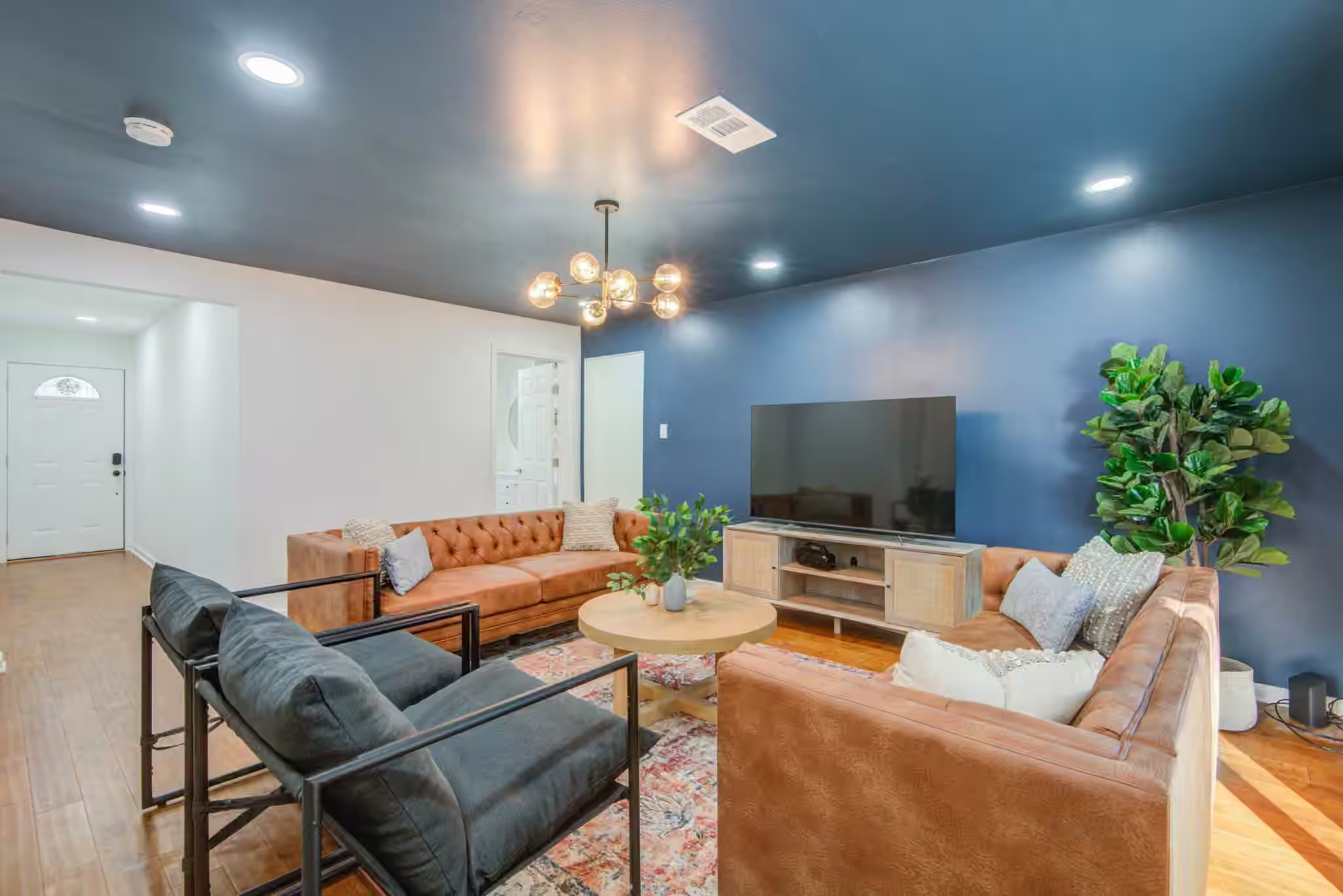 Photo 3 of 9515 Meadowglen Lane, Houston, TX