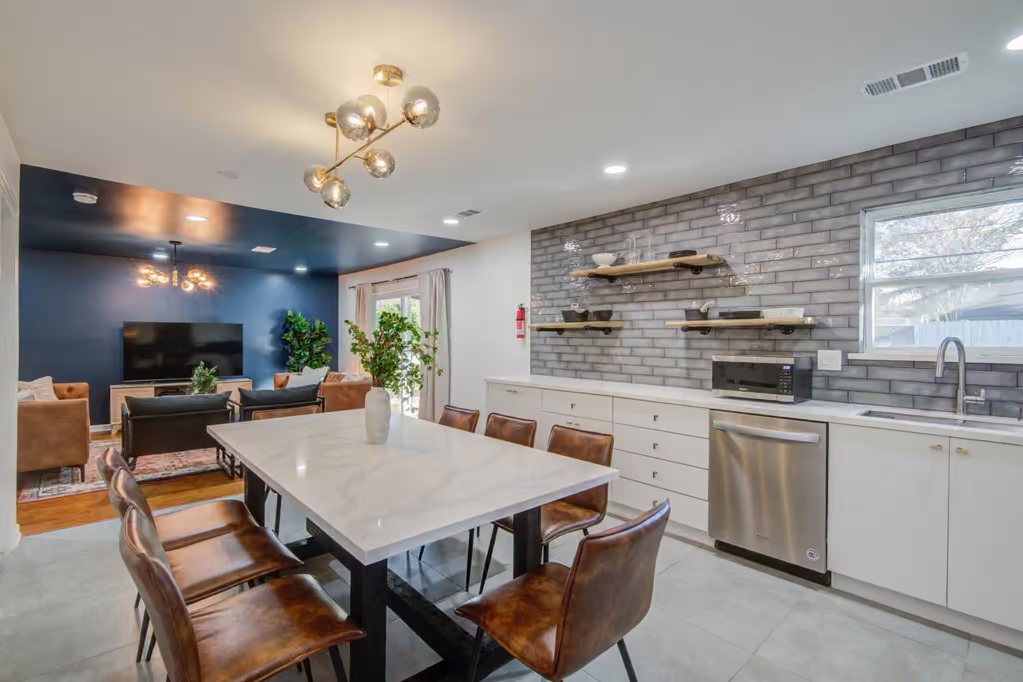 Photo 5 of 9515 Meadowglen Lane, Houston, TX