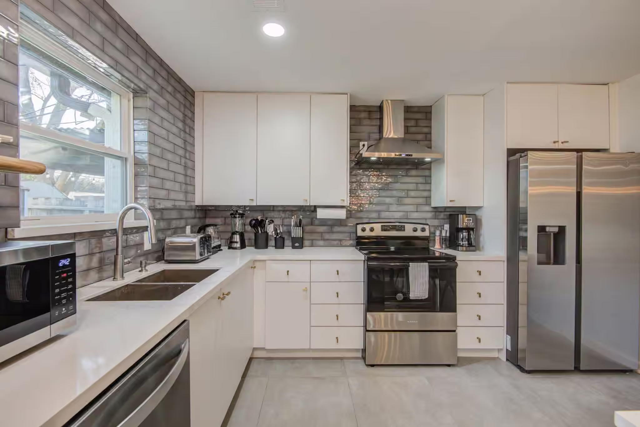 Photo 7 of 9515 Meadowglen Lane, Houston, TX