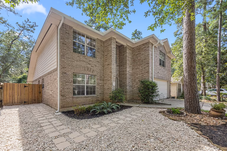 Photo 2 of 202 W MISTY DAWN DR, The Woodlands, TX