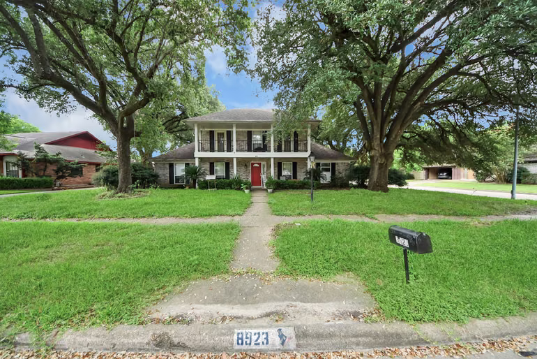 Photo 5 of 8923 Haverstock Drive, Houston, TX