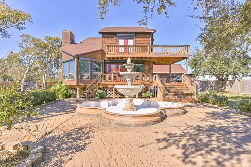 Photo 2 of 114 24th Street, Dickinson, TX