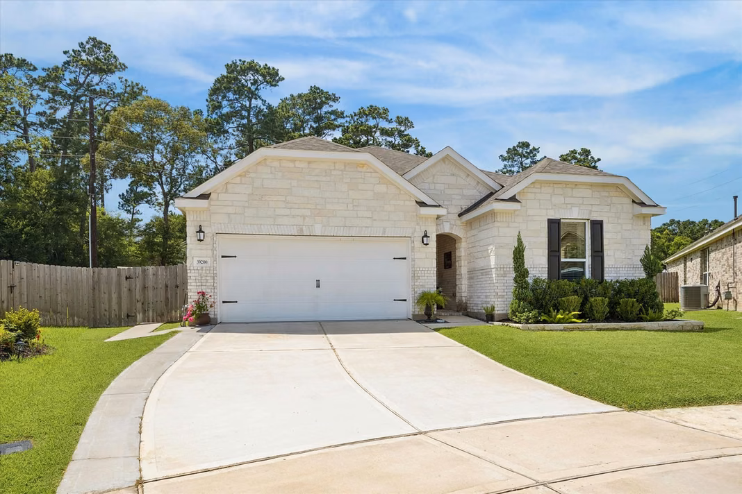Photo 2 of 39200 Canyonville Court, Magnolia, TX