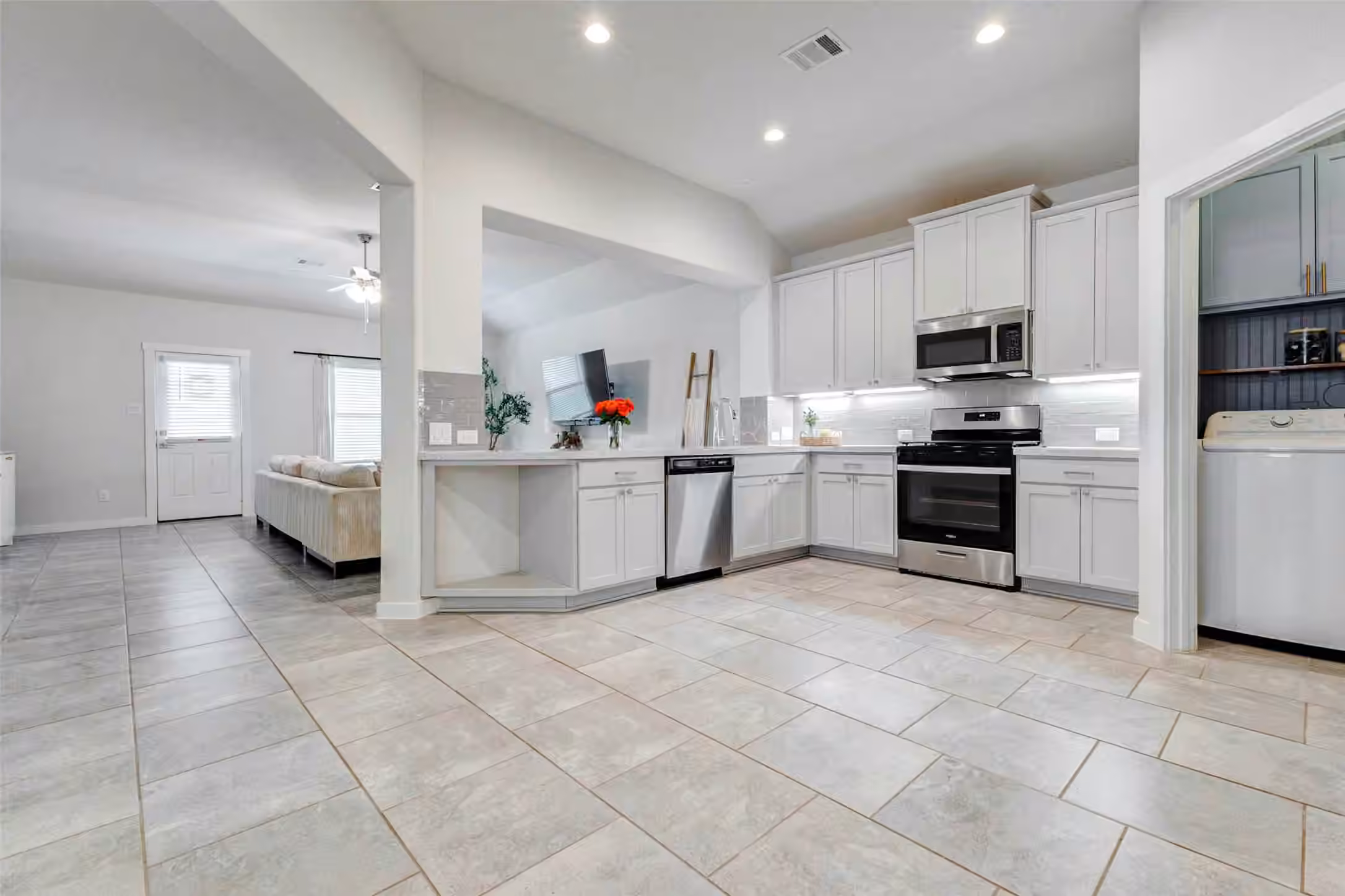 Photo 3 of 23112 Zinfandel Drive, Alvin, TX