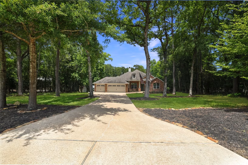 Photo 2 of 27103 Bridleway Circle, Magnolia, TX
